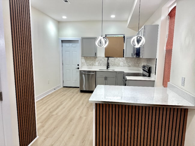 Photo - 1518 E Lanvale St Townhome