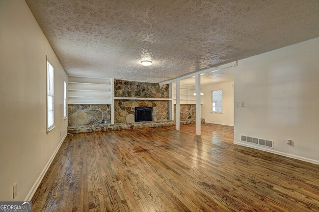 Building Photo - 4090 Knotty Oak Trail