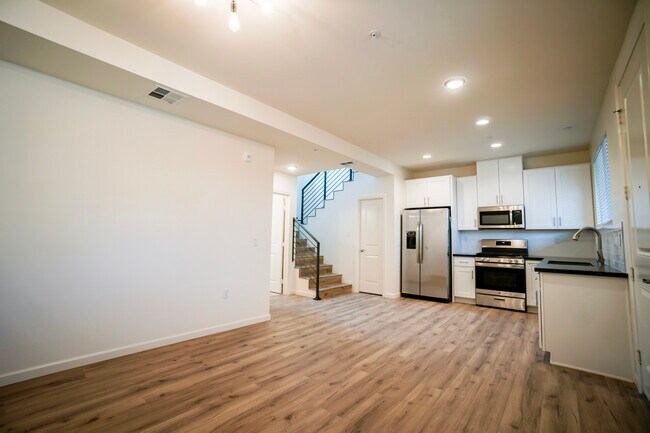 Building Photo - 3863 Montclair St