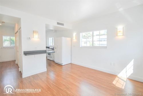 Foto del edificio - 7615 Harding Ave