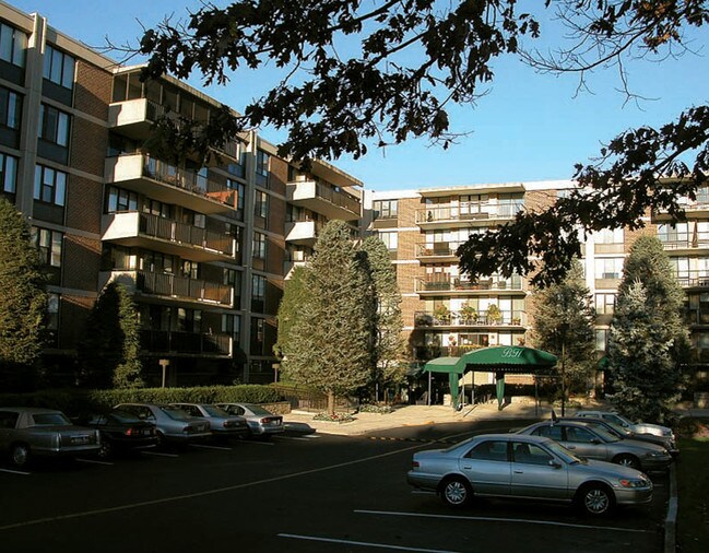 Vista frontal - Briar House Condominium