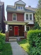 Building Photo - 885 Davenport Rd