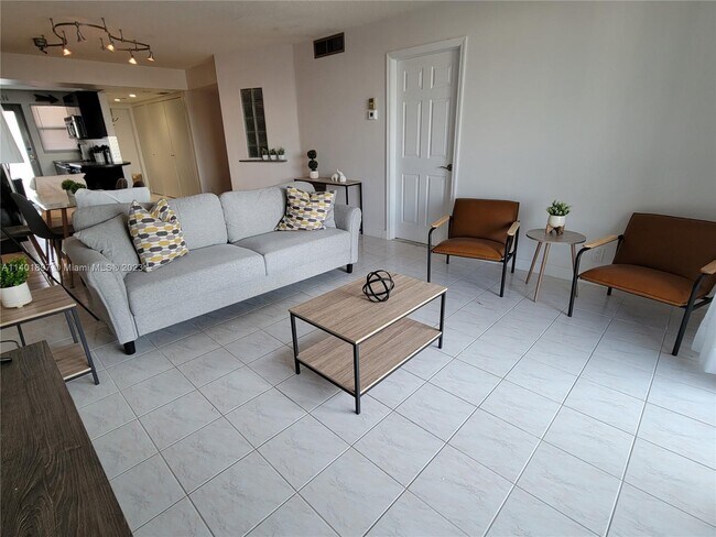 Foto del edificio - 801 N Ocean Blvd