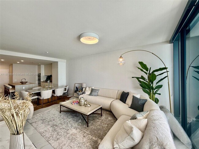 Foto del edificio - 700 NE 24th St
