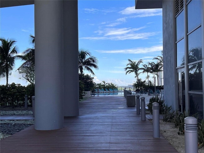 Building Photo - 888 Biscayne Blvd