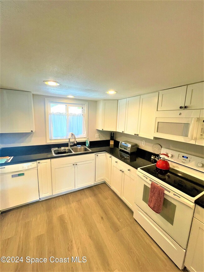 Foto del edificio - 5807 N Atlantic Ave