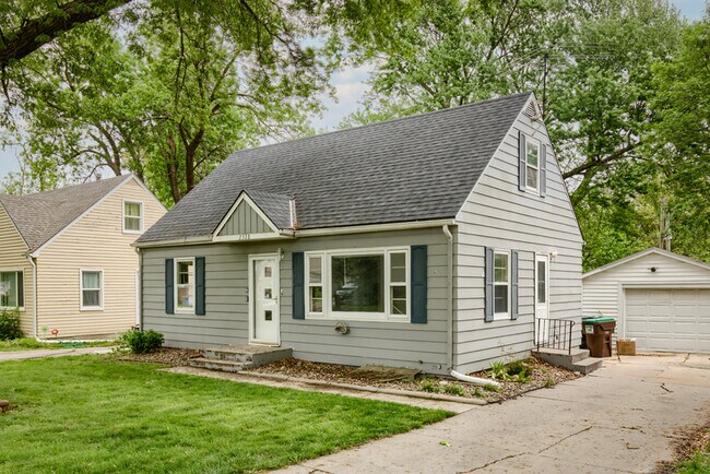 Building Photo - 2328 N 67th St