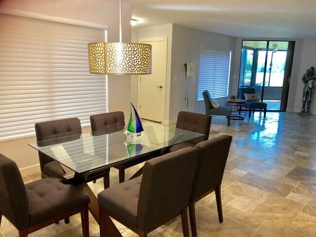 Foto del edificio - 7338 Clunie Pl