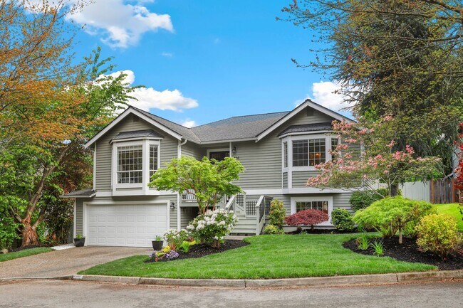 Building Photo - Remodeled 4 Bedroom Home with Den & Media ...