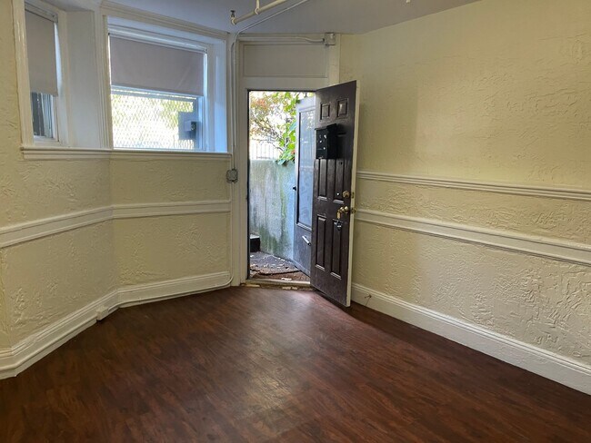 Foto del edificio - CHEAPEST 2  BED IN FENWAY GARDEN LEVEL BER...