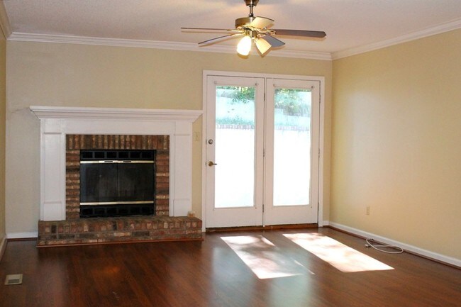 Foto del edificio - 246 Woodcastle Dr