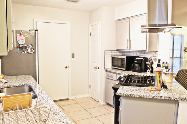 Foto del edificio - 159 Meadowbrook Ct
