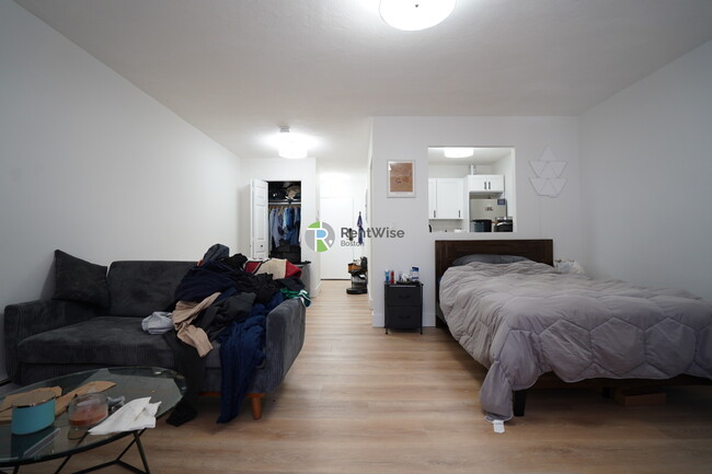 Foto del edificio - 745 E 6th St