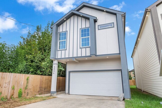 Foto del edificio - 3822 Lynnfield St