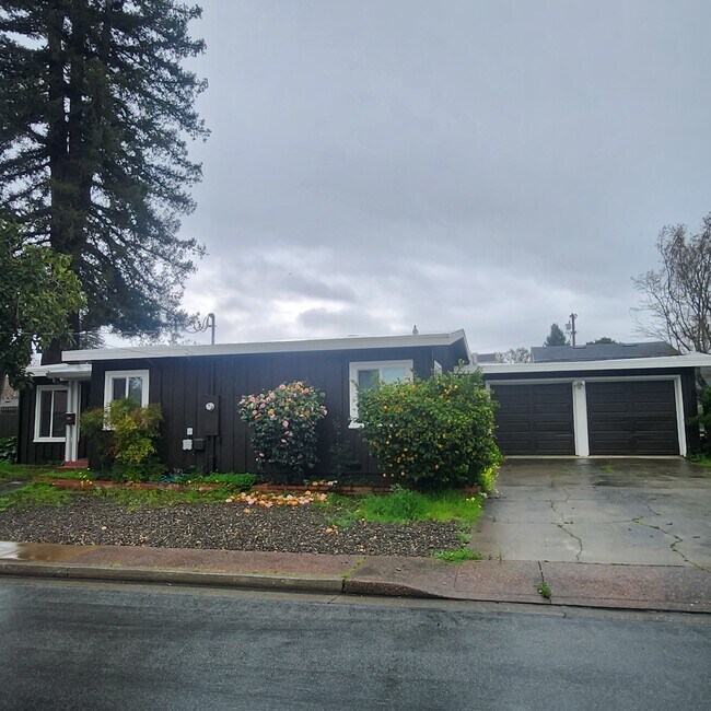 Foto del edificio - 1924 Diamond Ct