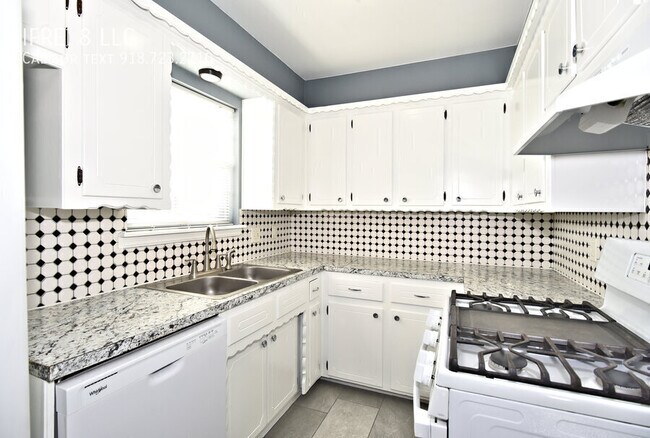 Foto del edificio - 12610 E 18th Pl