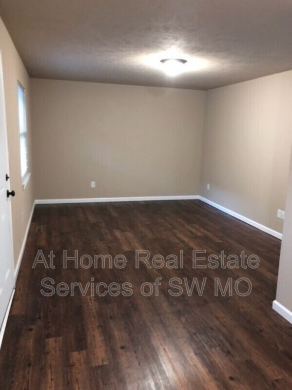 Building Photo - 1304 E McDaniel St