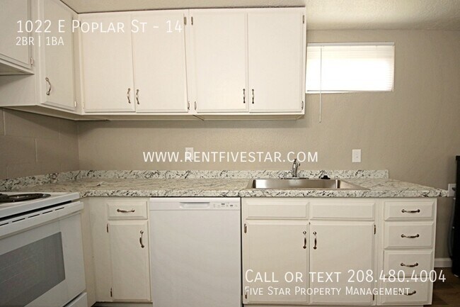 Foto del edificio - 1022 E Poplar St