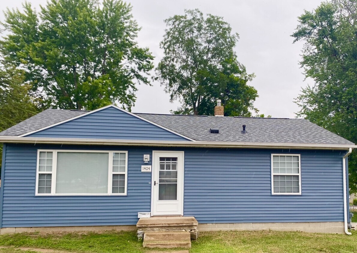1404 Olive St, Cedar Falls, IA 50613 House Rental in Cedar Falls, IA