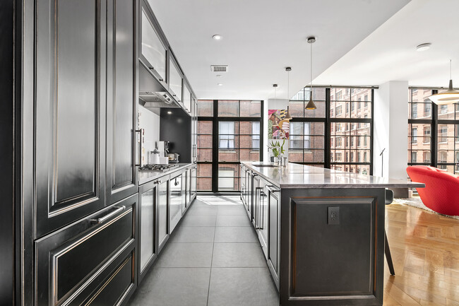 Building Photo - 51 Jay St