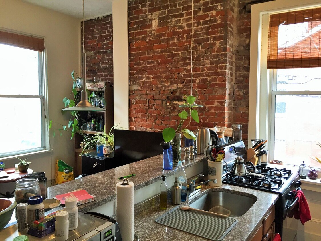 Foto principal - 4600 Plummer St