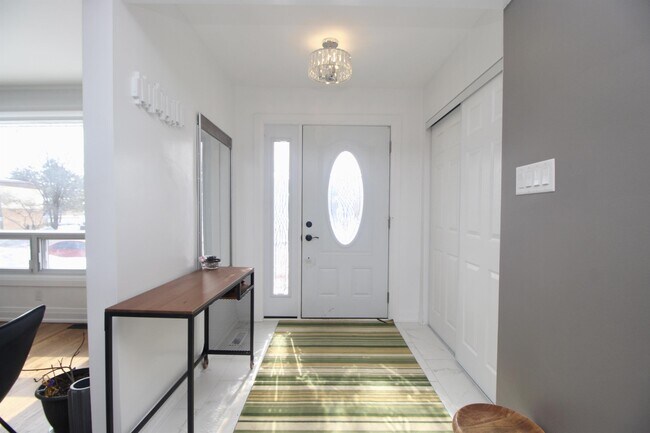 Photo du bâtiment - 969 Debra Ave