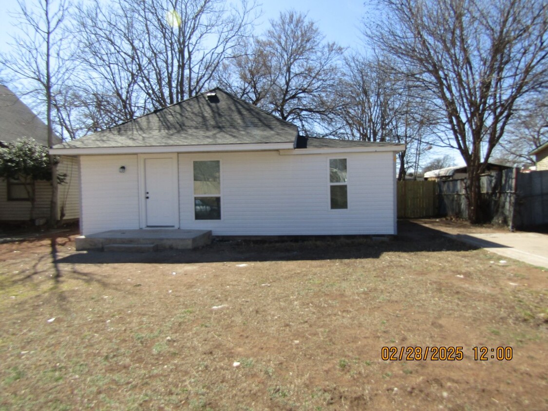 Primary Photo - Historic Lawton Home. Newly renovated. Eas...