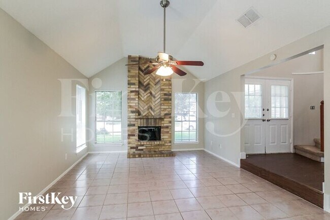 Foto del edificio - 6610 Cove Lake Dr