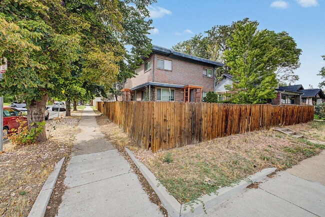 "Charming 2-Bedroom Apartment with Spacious Living – 1025 Sq Ft in Prime Denver Location!" - "Charming 2-Bedroom Apartment with Spacious Living – 1025 Sq Ft in Prime Denver Location!"