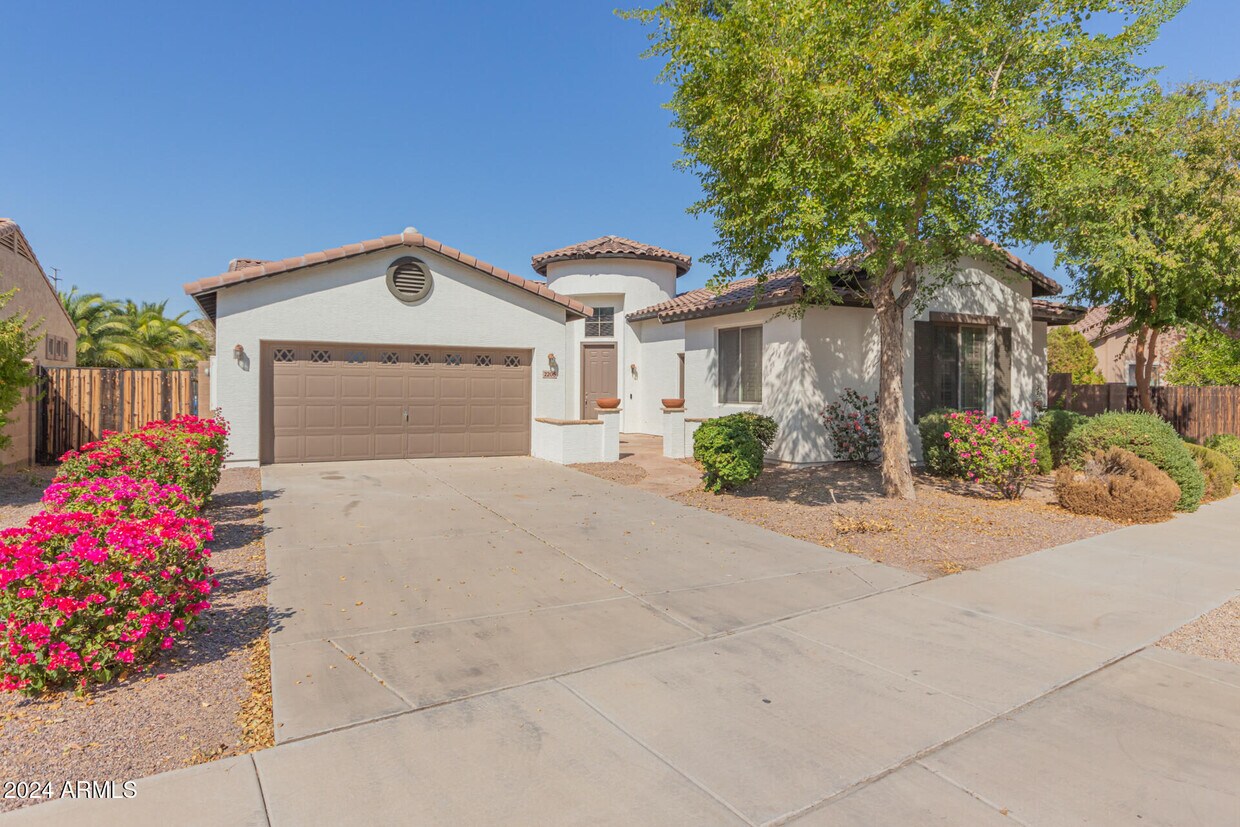 Primary Photo - 2206 W Fawn Dr