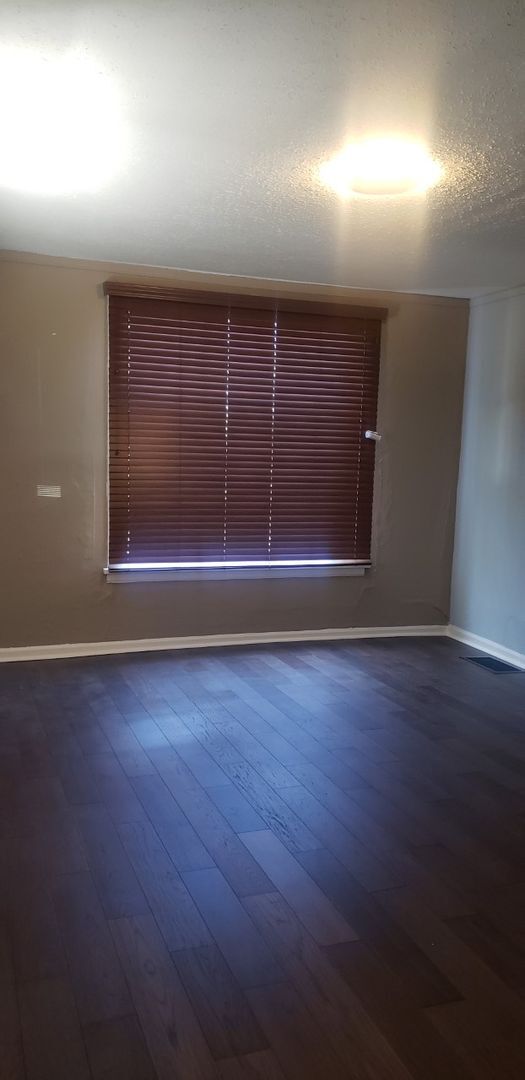 Foto del edificio - 4-plex One Bedroom unit available May 7th-Browns Addition Neighborhood