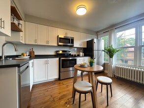 Building Photo - 109 Spadina Ave