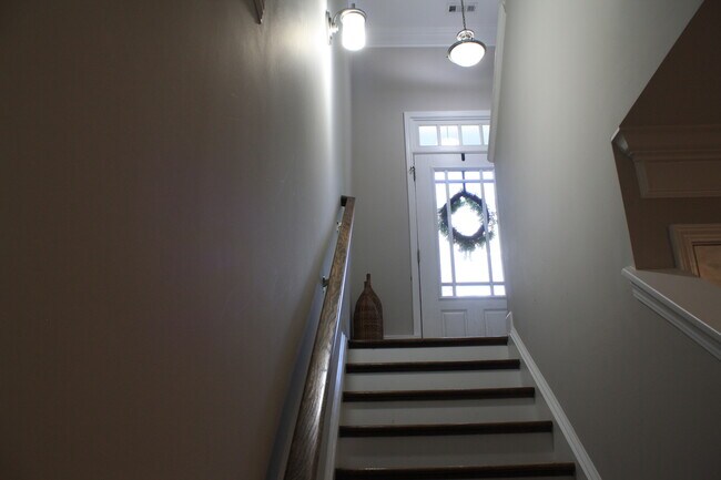 Building Photo - 300 Kara Ln