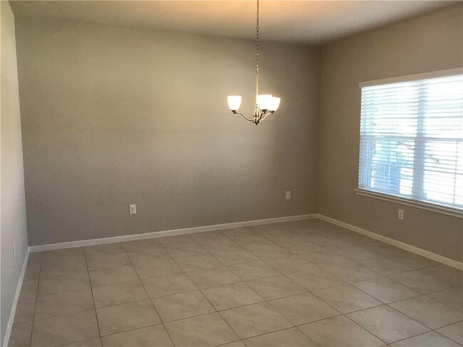 Building Photo - 2205 Bettylou Ln