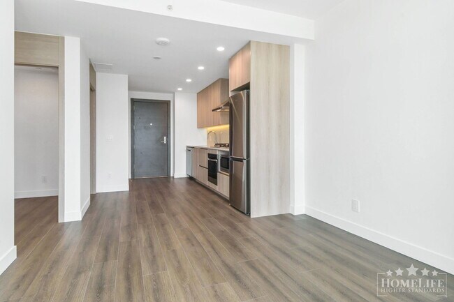 Photo du bâtiment - AVAILABLE NOW!  9th Floor BRAND NEW 1 Bed ...