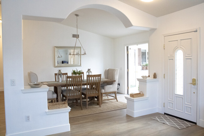 Dining room perfect for entertaining - 50240 Spyglass Hill Dr