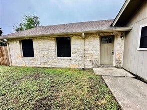 Building Photo - 1611 Onion Creek Village Dr