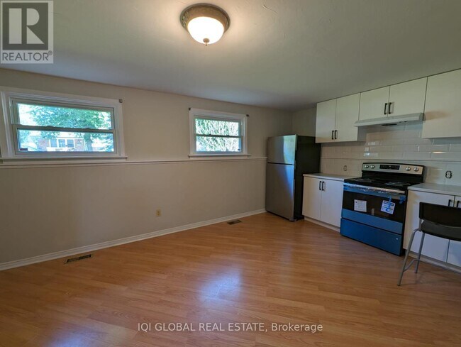 Building Photo - 54 Ebury Pl