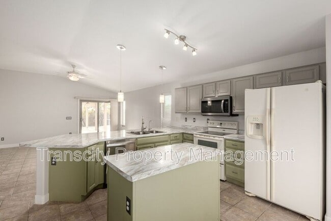 Building Photo - 9255 E Shasta Dr