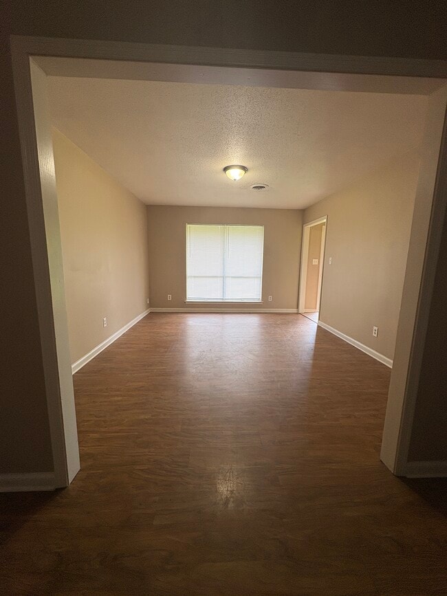 Building Photo - 321 Sultan Ct