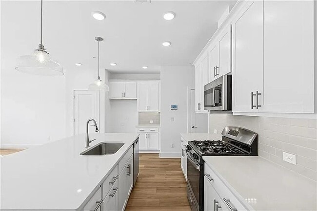 Building Photo - 178 Redbud Rd