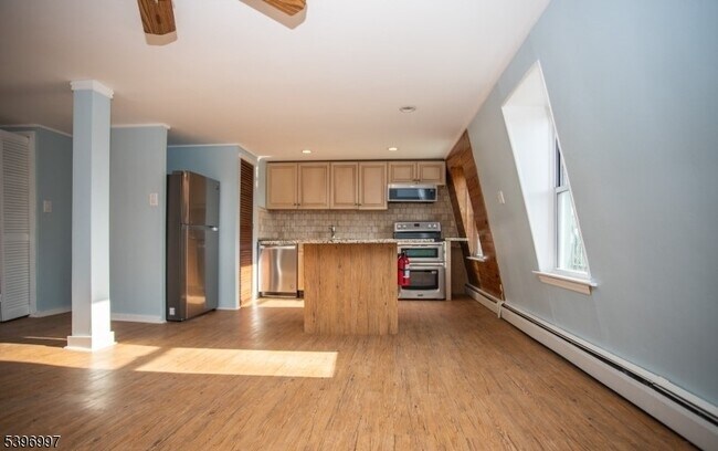 Foto del edificio - 848 River Rd