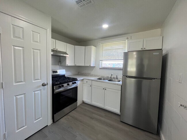 Foto del edificio - 823 McGee St NE