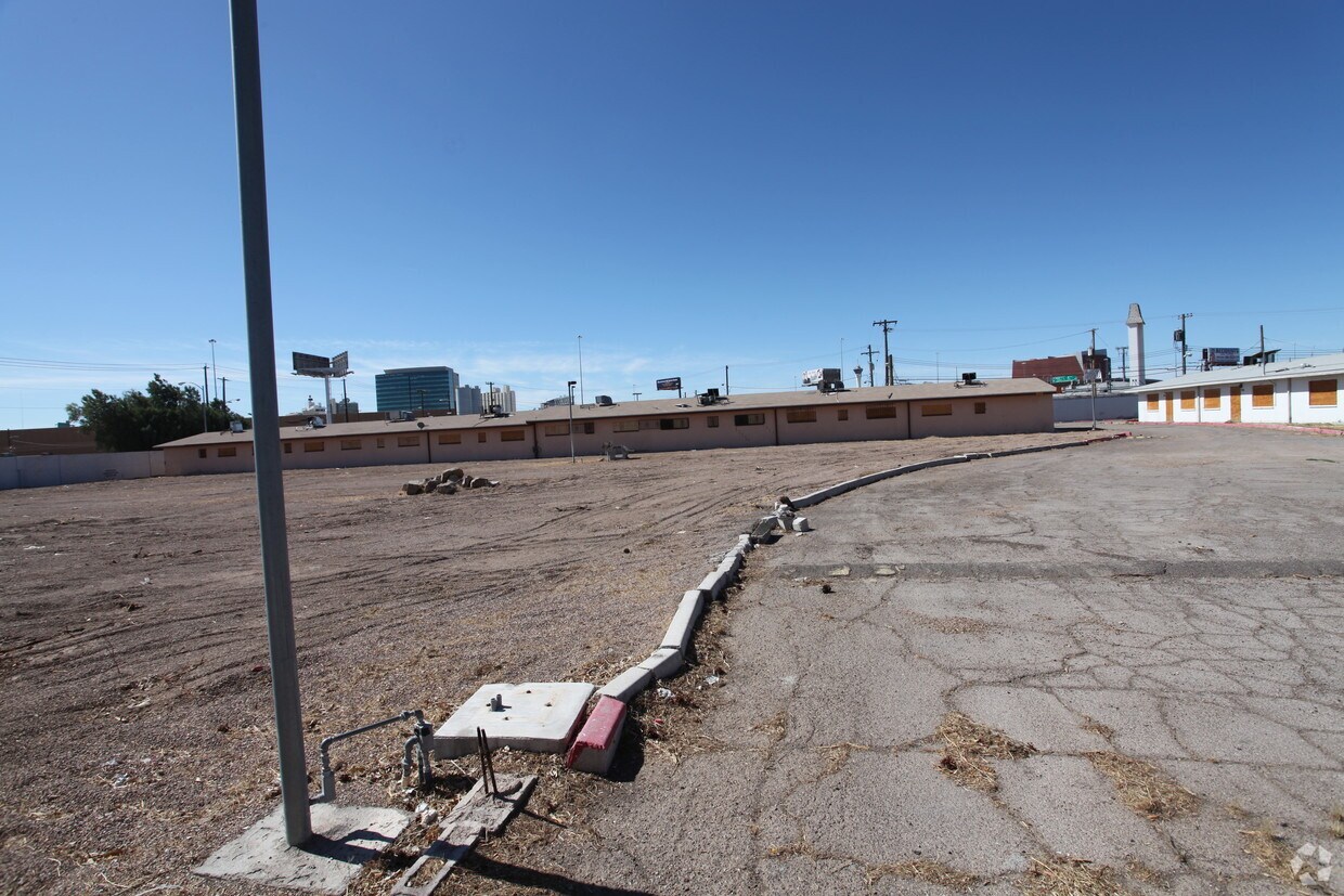 Desert Cactus Apartments in Las Vegas, NV