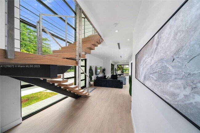 Foto del edificio - 3463 Day Ave