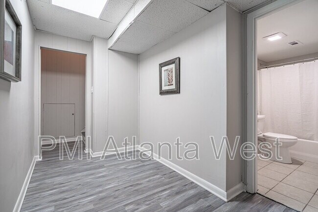 Foto del edificio - 2135 Knighton Dr