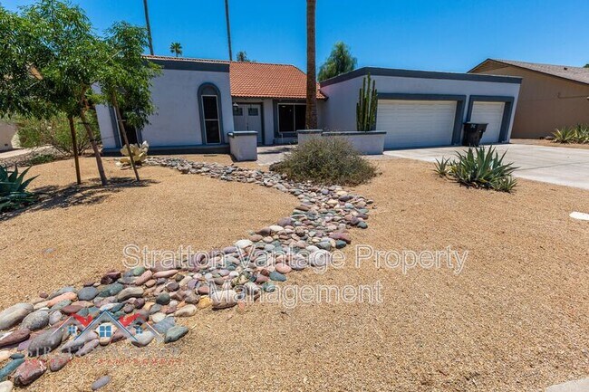 Building Photo - 2223 W Nopal Cir