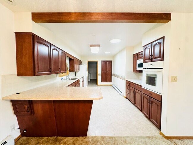 Foto del edificio - 4 Bedroom - 2 Bath Ranch Style Home with 2...