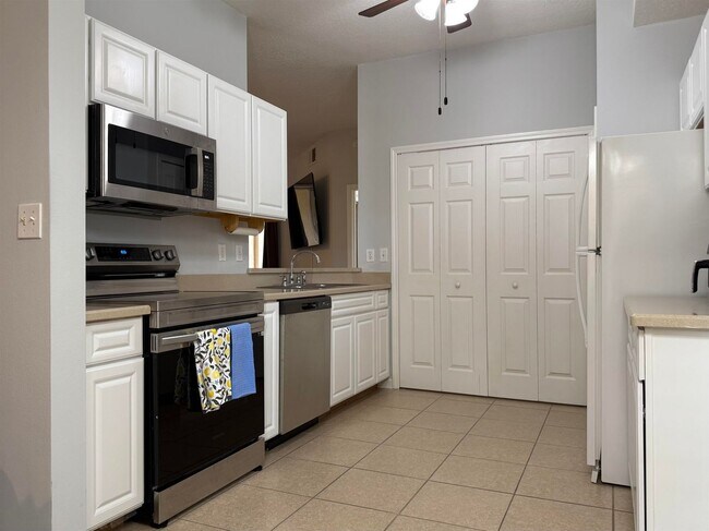Building Photo - Located in St Augustine Shores, this 2 bed...