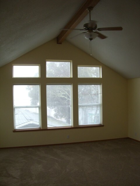 Building Photo - 427 Beach St